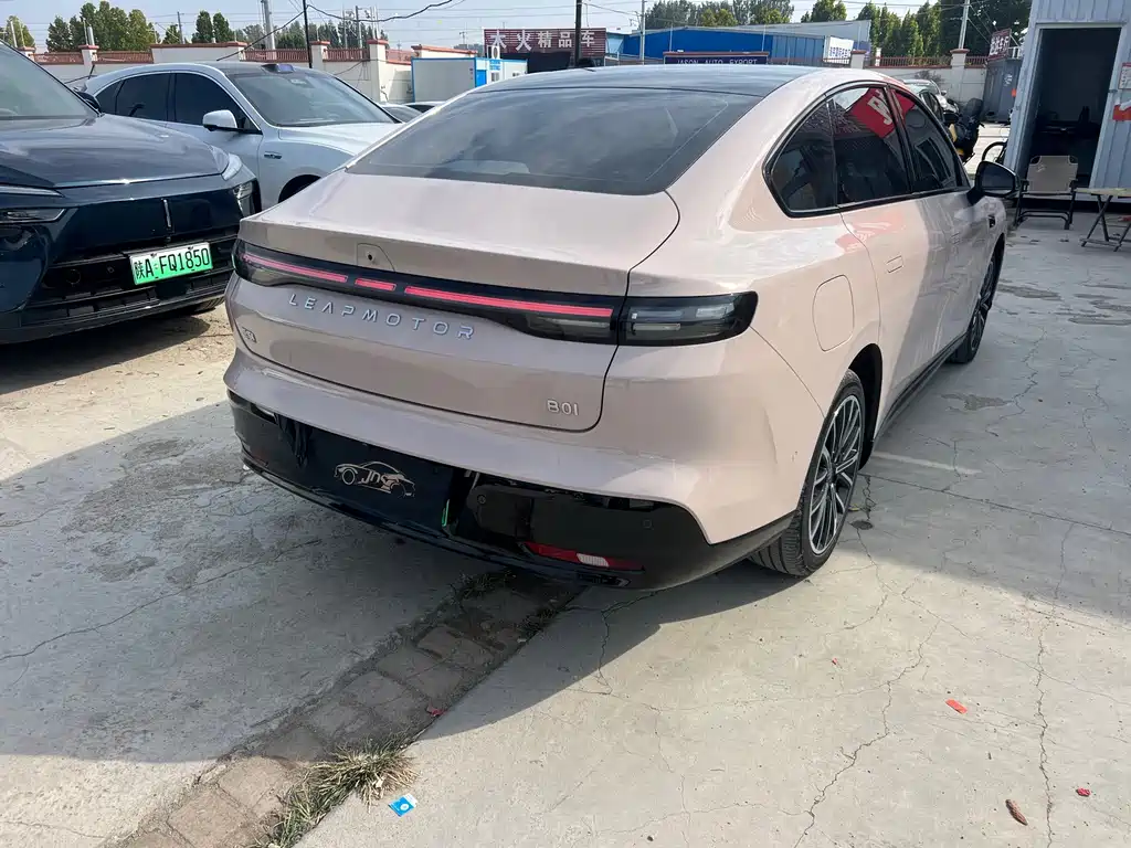 Leapmotor Leapmotor B01 — миниатюра 9