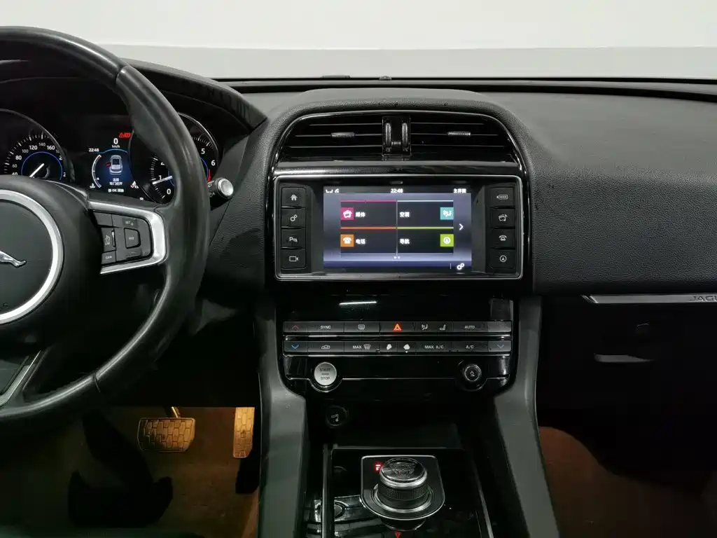 Jaguar F-PACE — миниатюра 12