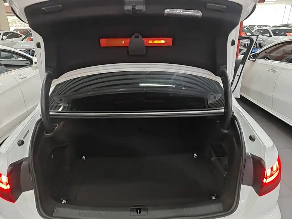 Audi A4L — миниатюра 19