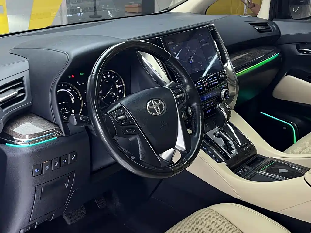 Toyota Vellfire — миниатюра 7