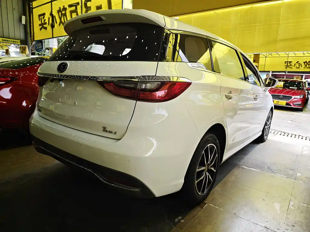 BYD MAX — миниатюра 4
