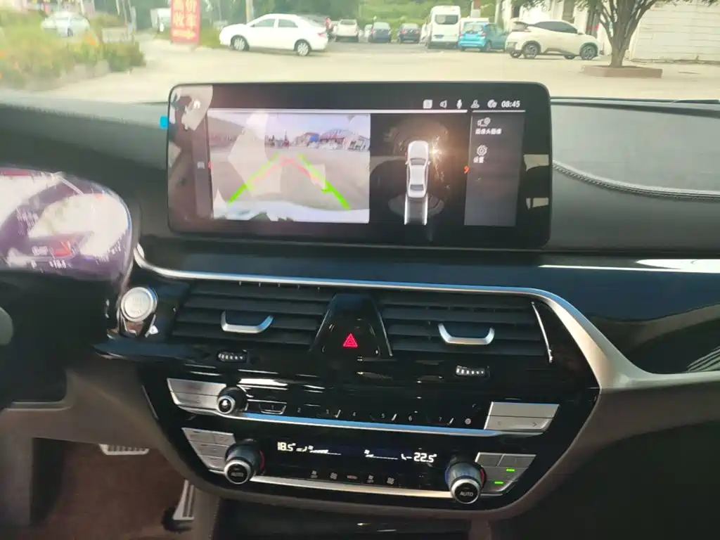 BMW 5 Series — миниатюра 13