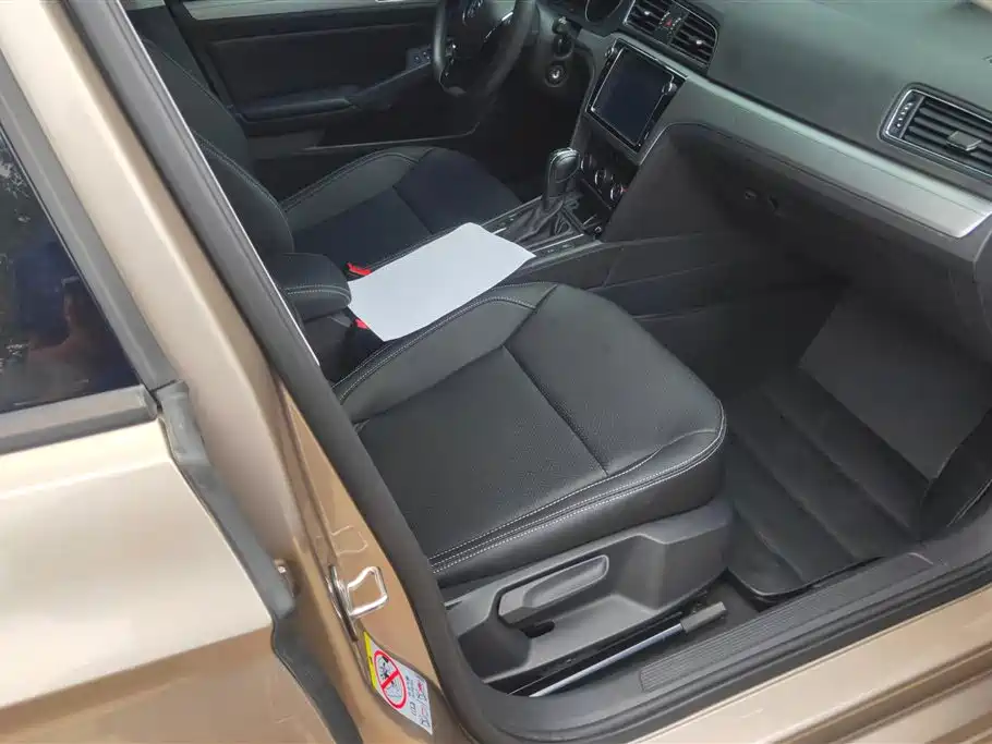 Volkswagen Lamando 2018 230TSI DSG