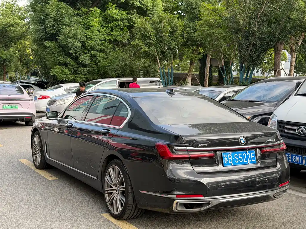 BMW 7 Series — миниатюра 7
