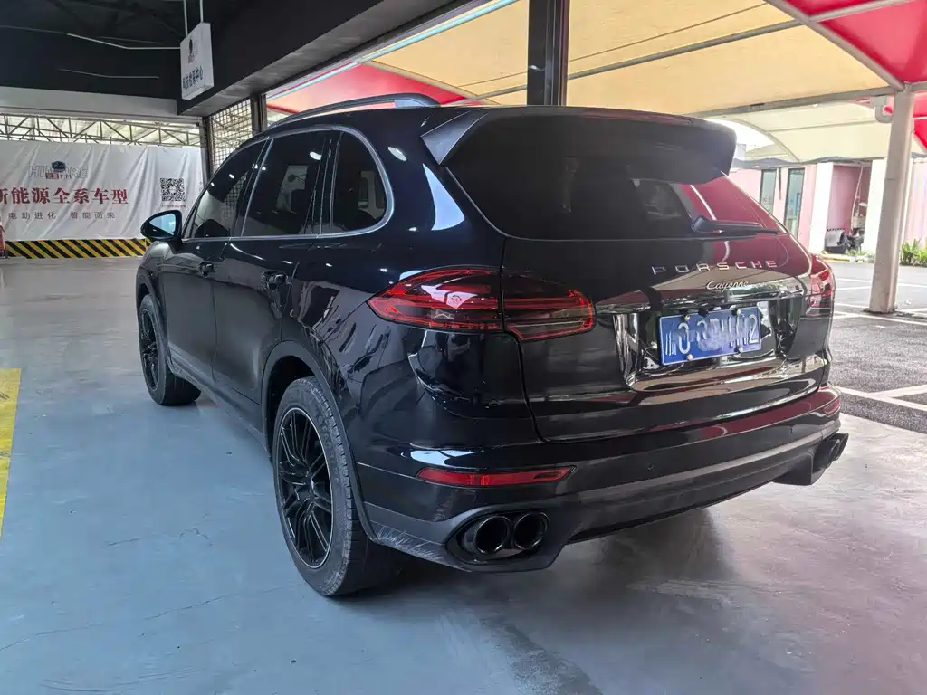 Porsche Cayenne — миниатюра 9