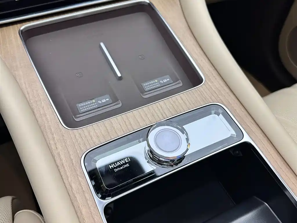 AITO ASK THE WORLD M9