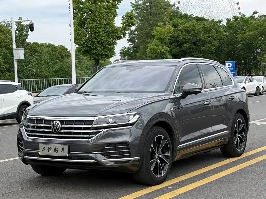 Купить Volkswagen Touareg
