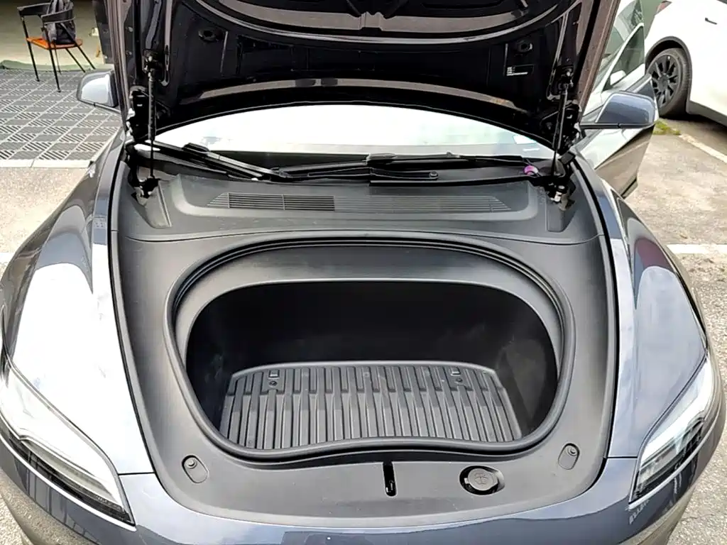 Tesla Model 3 — миниатюра 20
