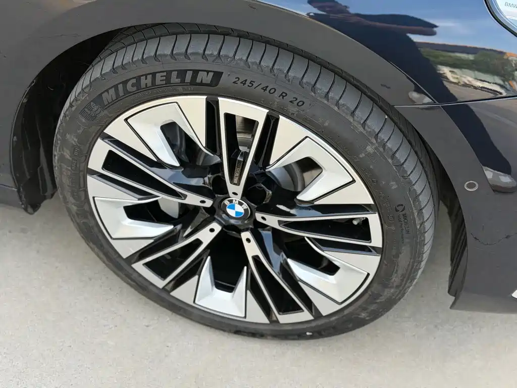 BMW 5 Series — миниатюра 15
