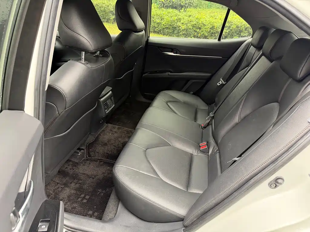 Toyota Camry — миниатюра 4