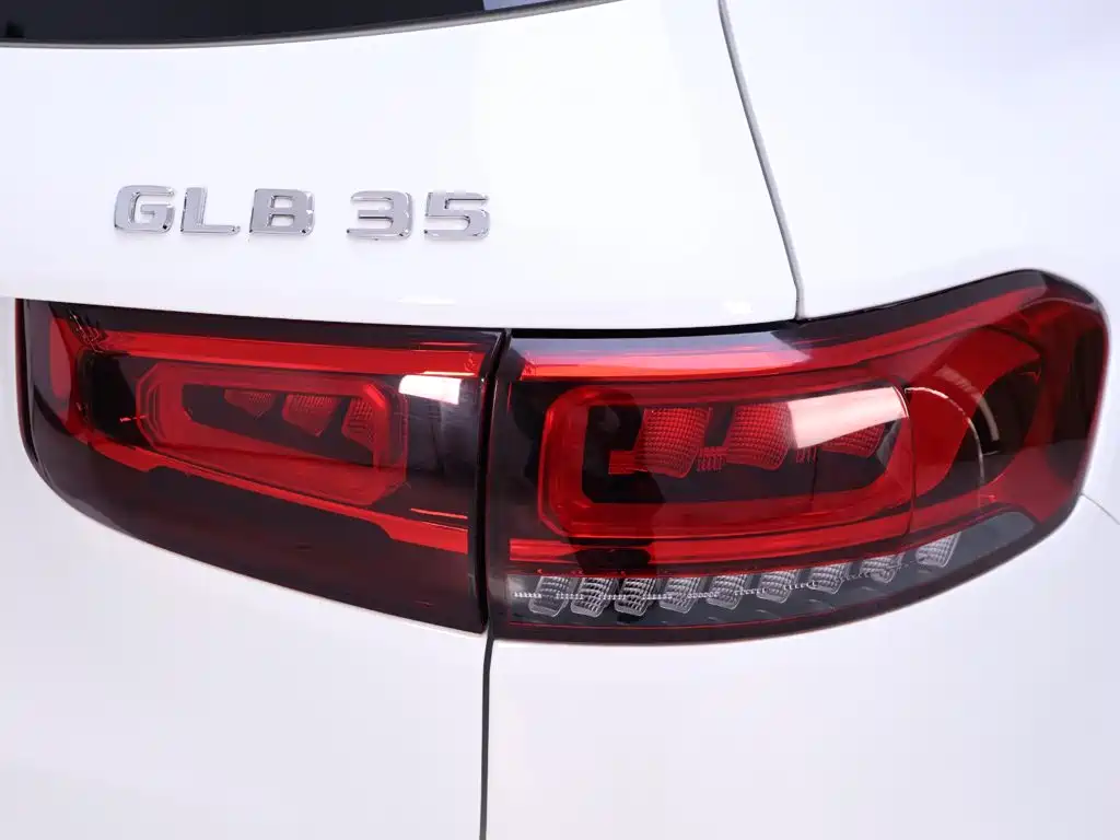 Mercedes-Benz GLB AMG — миниатюра 9