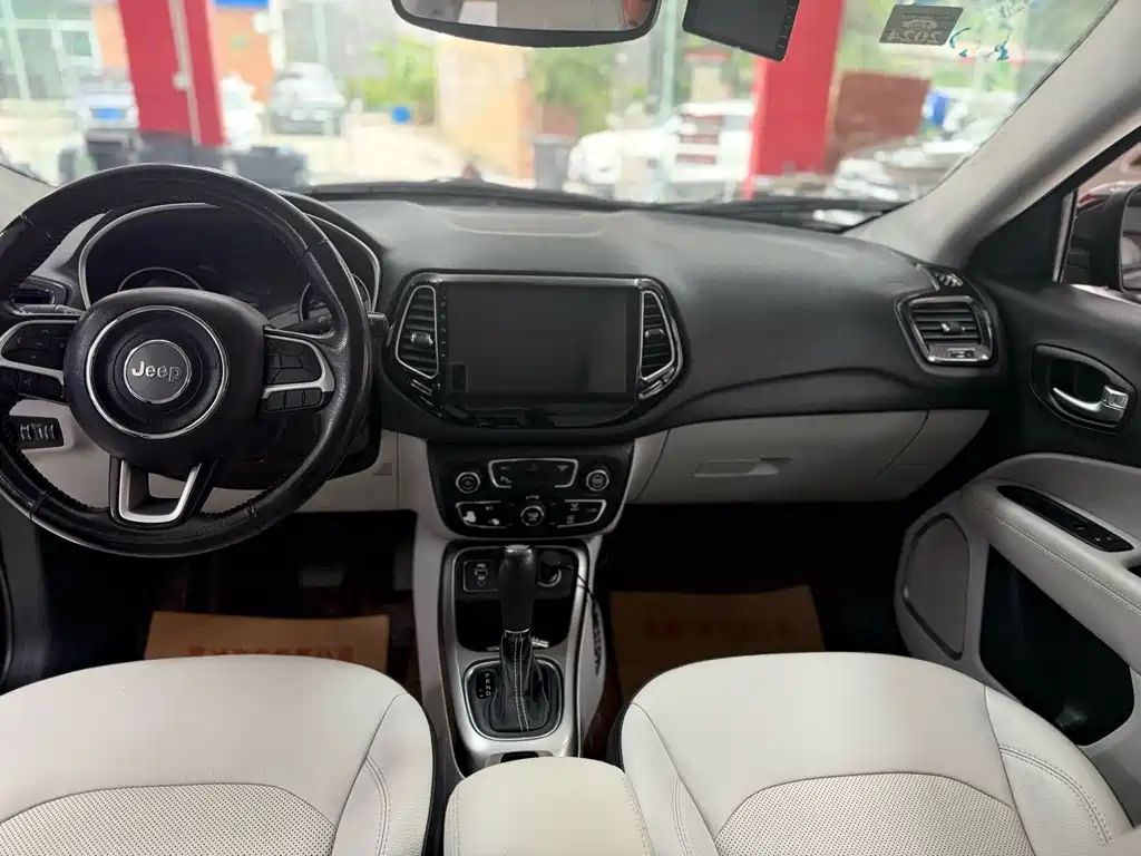 Jeep Compass — миниатюра 6