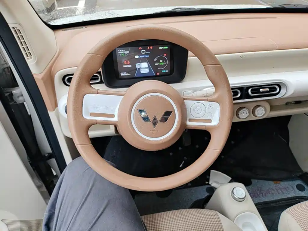 Wuling MINIEV — миниатюра 11