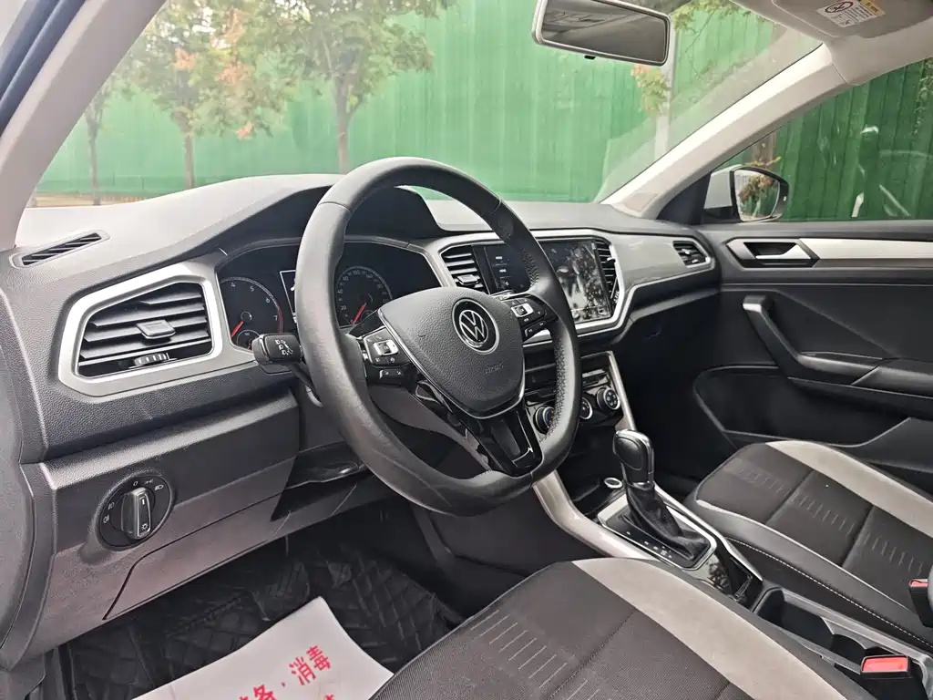 VOLKSWAGEN T ROC EXPLORING SONGS