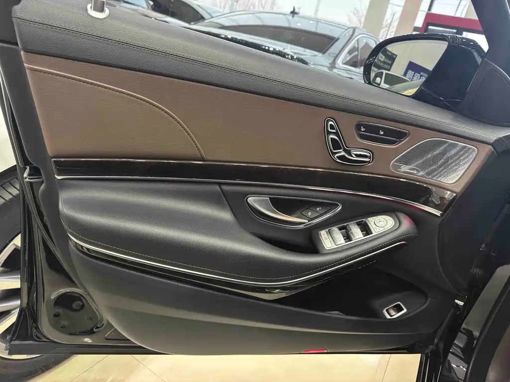 Mercedes-Benz S-Class — миниатюра 8