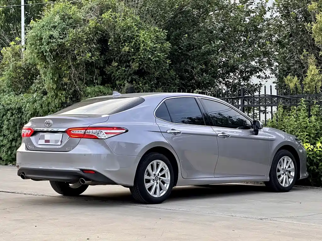 Toyota Camry — миниатюра 9