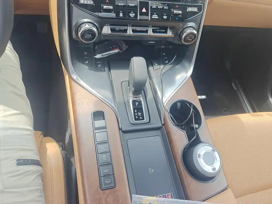 Lexus LX — миниатюра 16