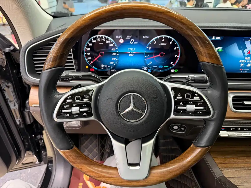 Mercedes-Benz GLS — миниатюра 16