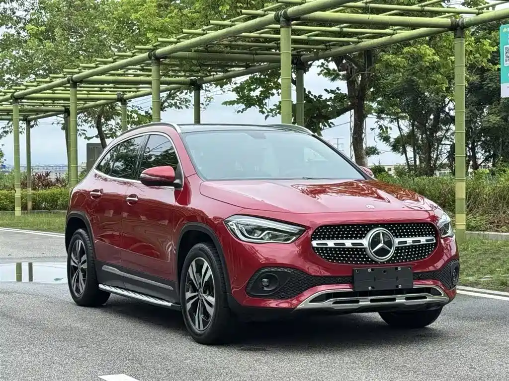 MERCEDES-BENZ GLA