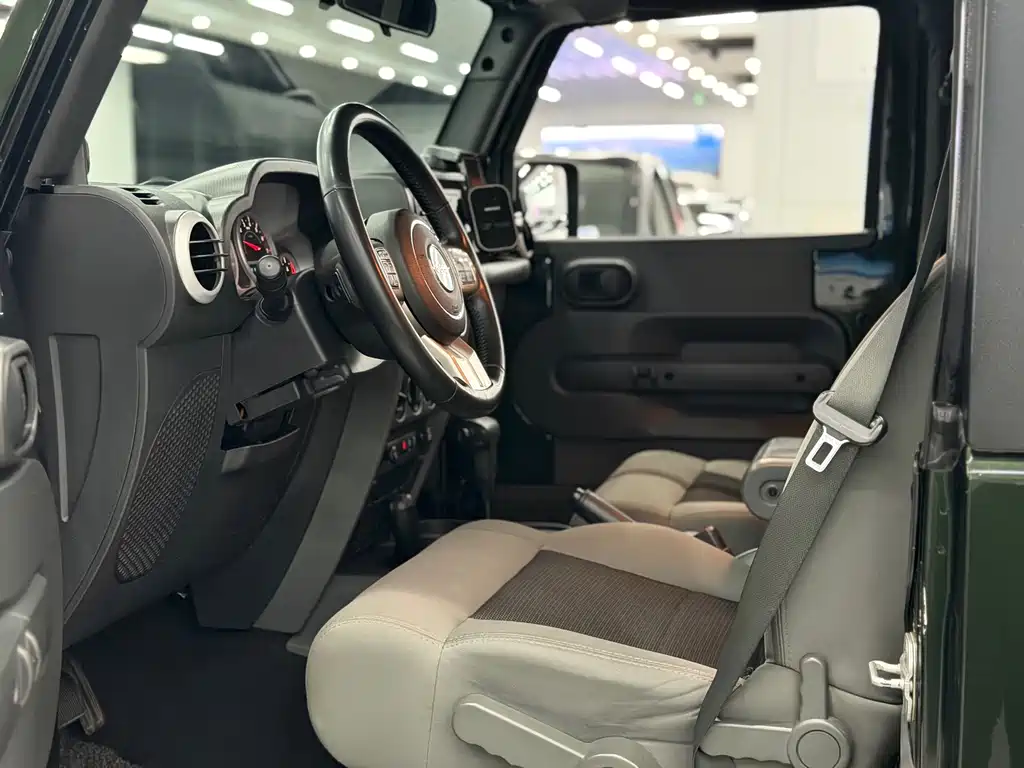 Jeep Wrangler — миниатюра 8