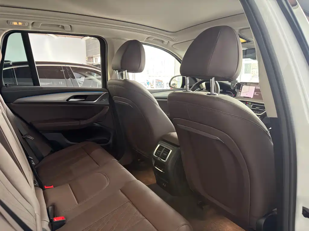 BMW iX3 — миниатюра 15