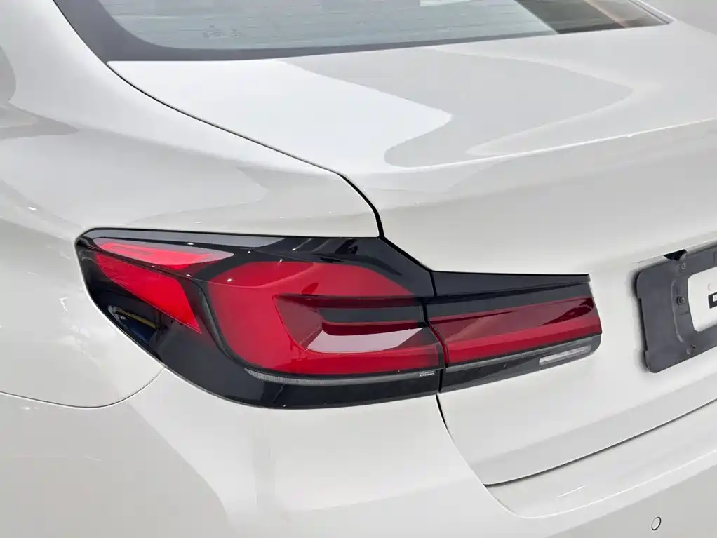 BMW 5 Series — миниатюра 20