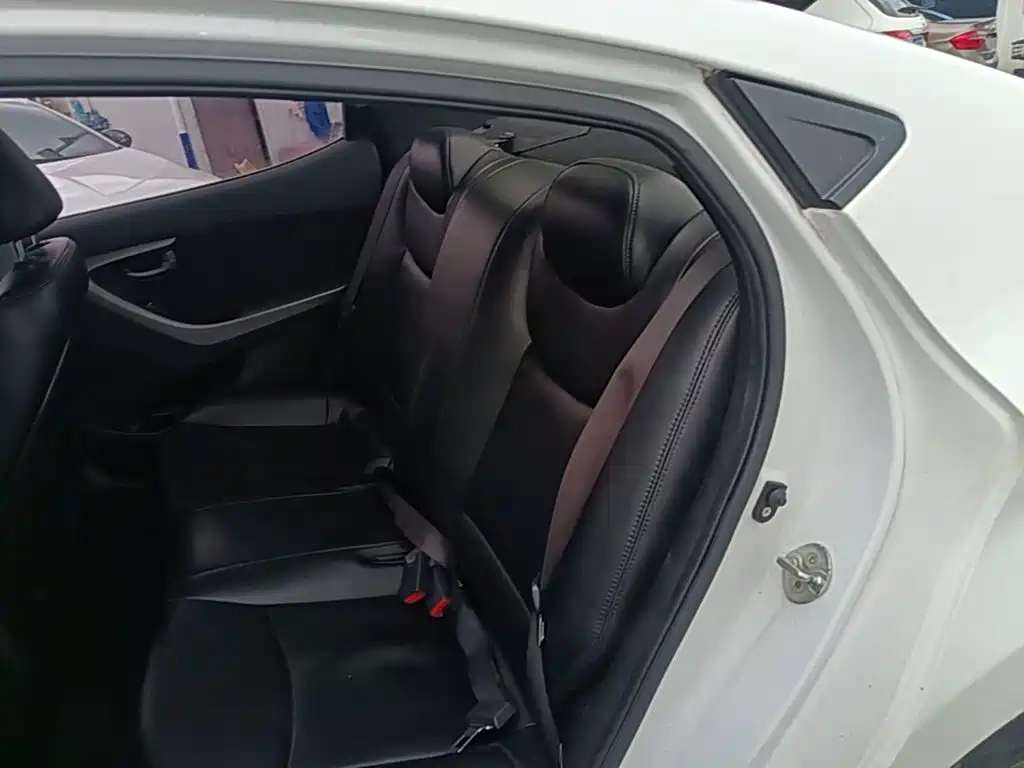 Hyundai Elantra Langdong — миниатюра 17