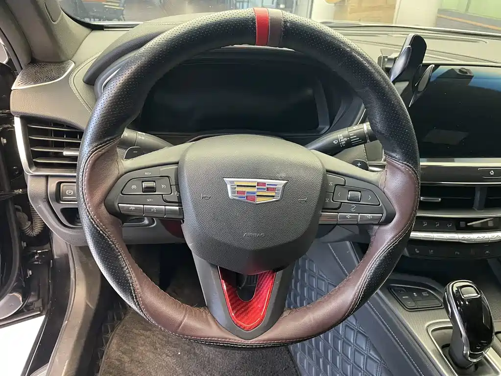 Cadillac CT5 — миниатюра 6