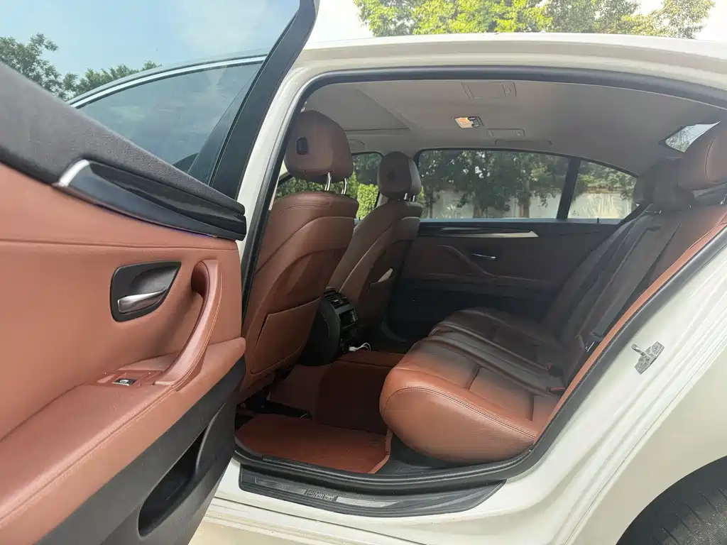 BMW 5 Series — миниатюра 9