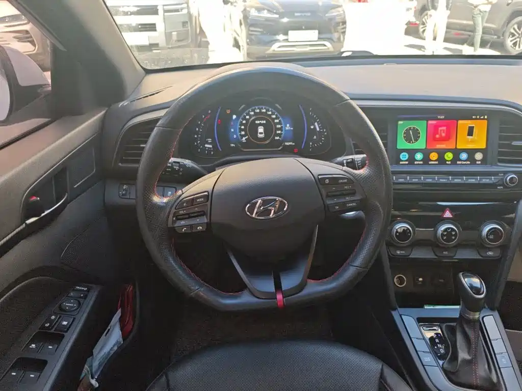 Hyundai Elantra — миниатюра 6