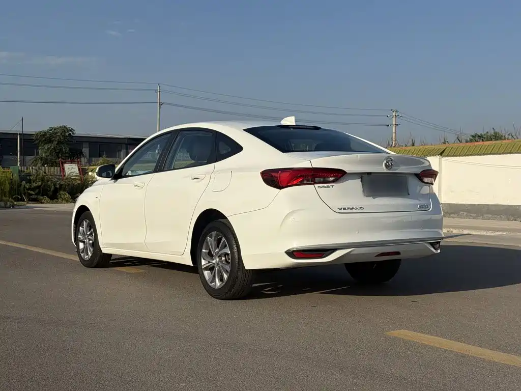 Buick Verano — миниатюра 10