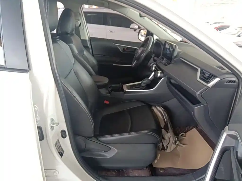 Toyota RAV4 — миниатюра 25