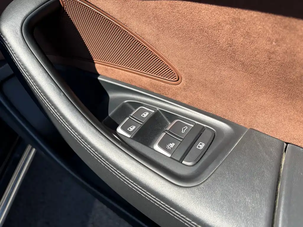 Audi A8 — миниатюра 12