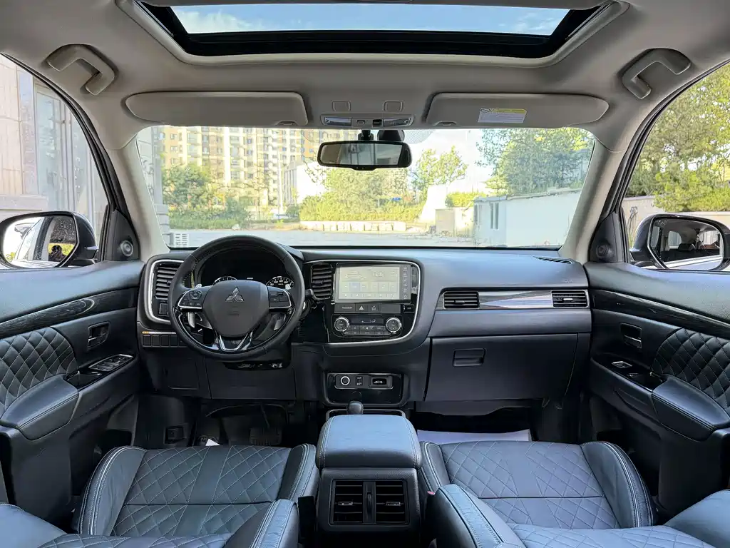 Mitsubishi Outlander — миниатюра 3