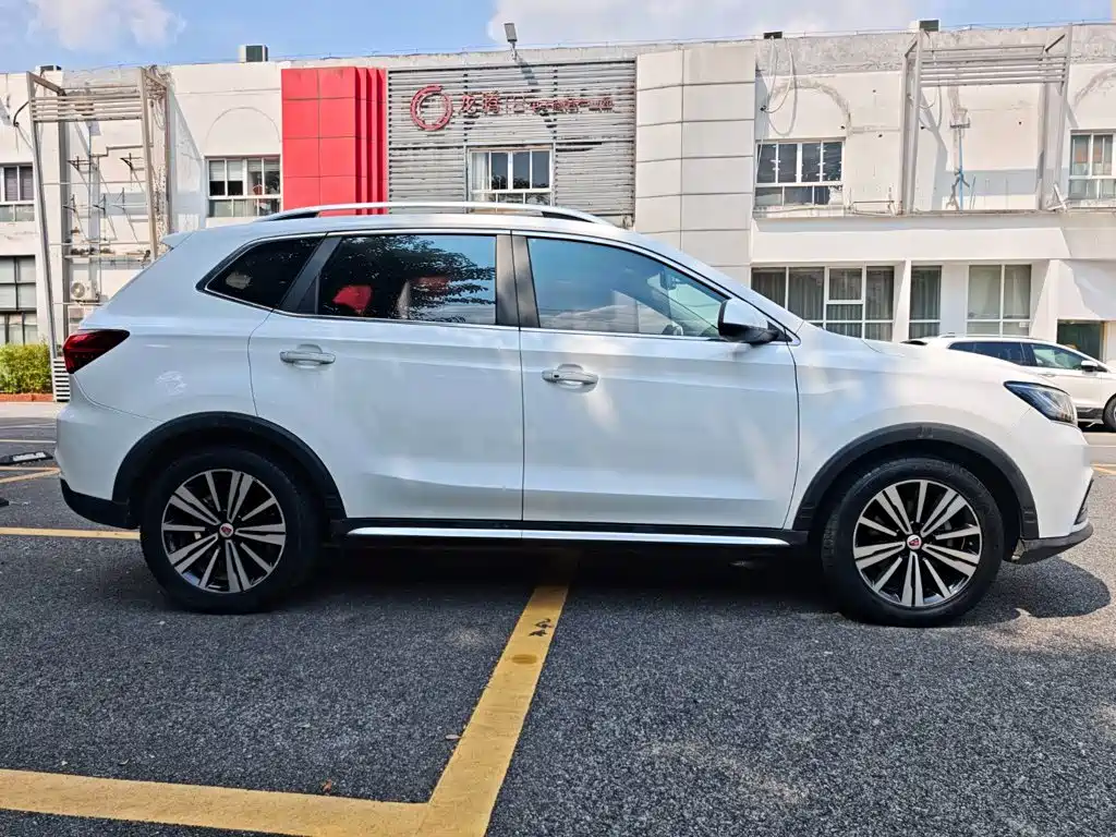 Roewe RX5 — миниатюра 4