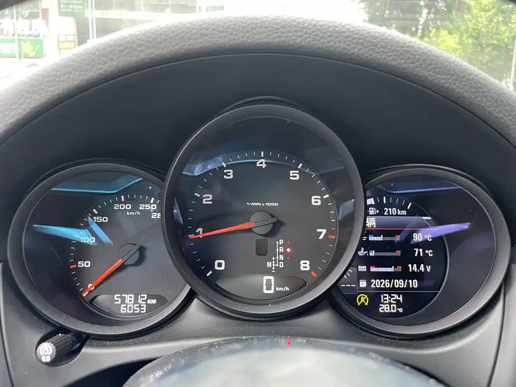 Porsche Macan — миниатюра 4