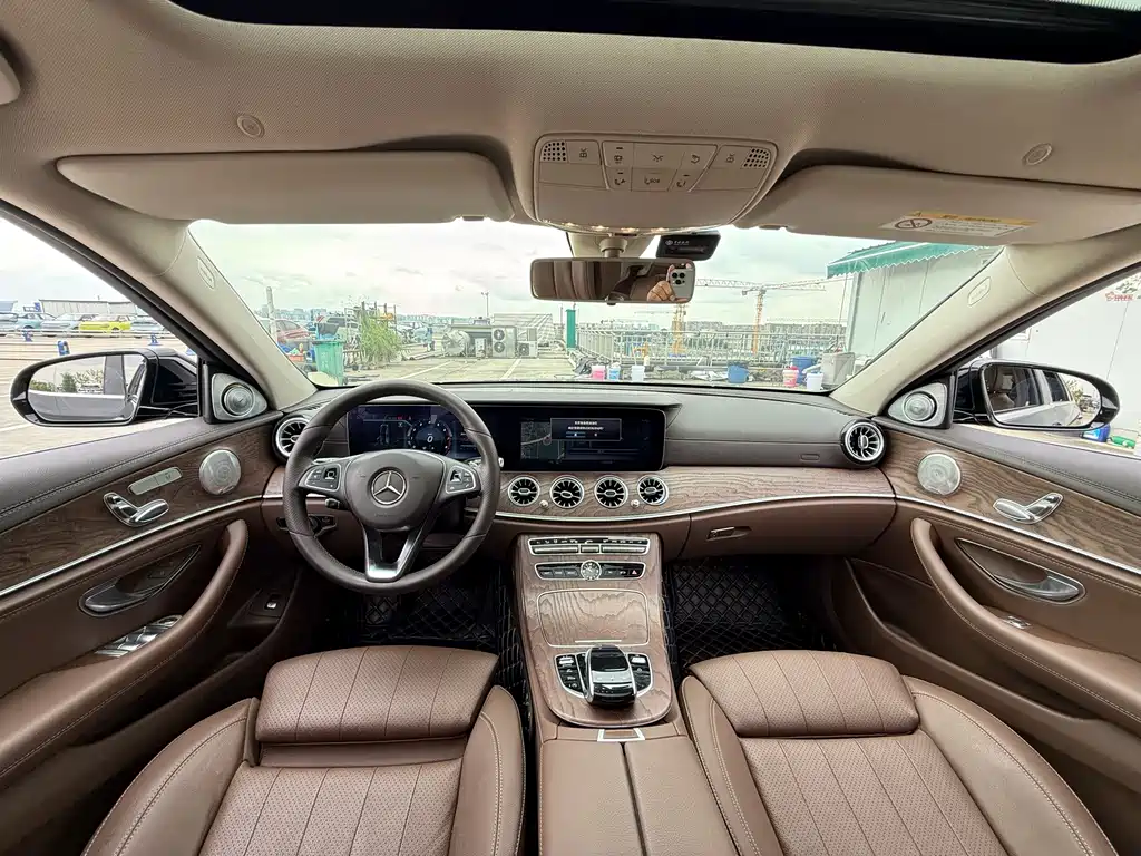 Mercedes-Benz E-Class — миниатюра 10