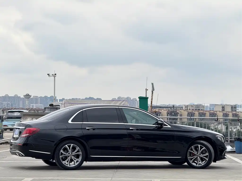 Mercedes-Benz E-Class — миниатюра 5