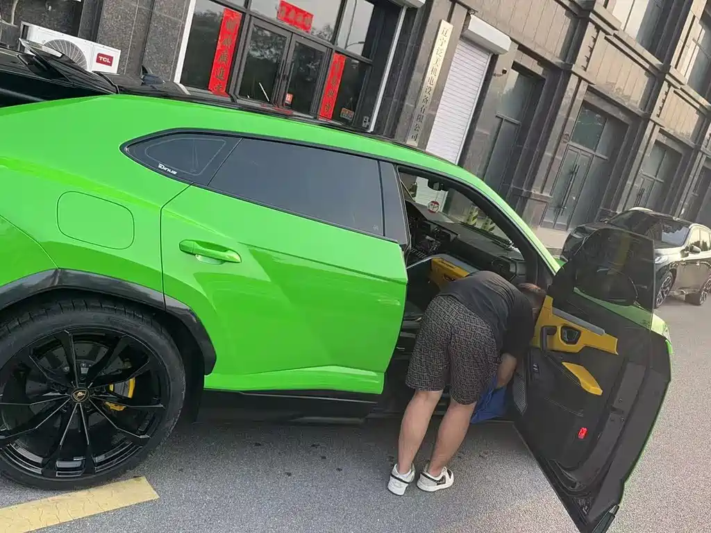 Lamborghini Urus 2021 4.0T V8