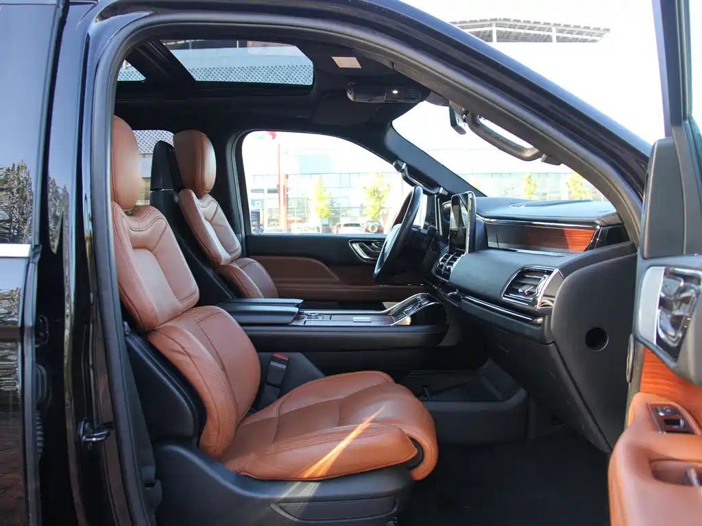 Lincoln Navigator — миниатюра 17