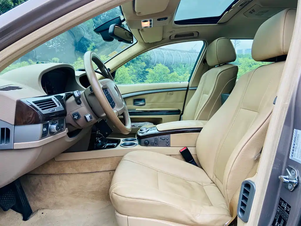 BMW 7 Series — миниатюра 5