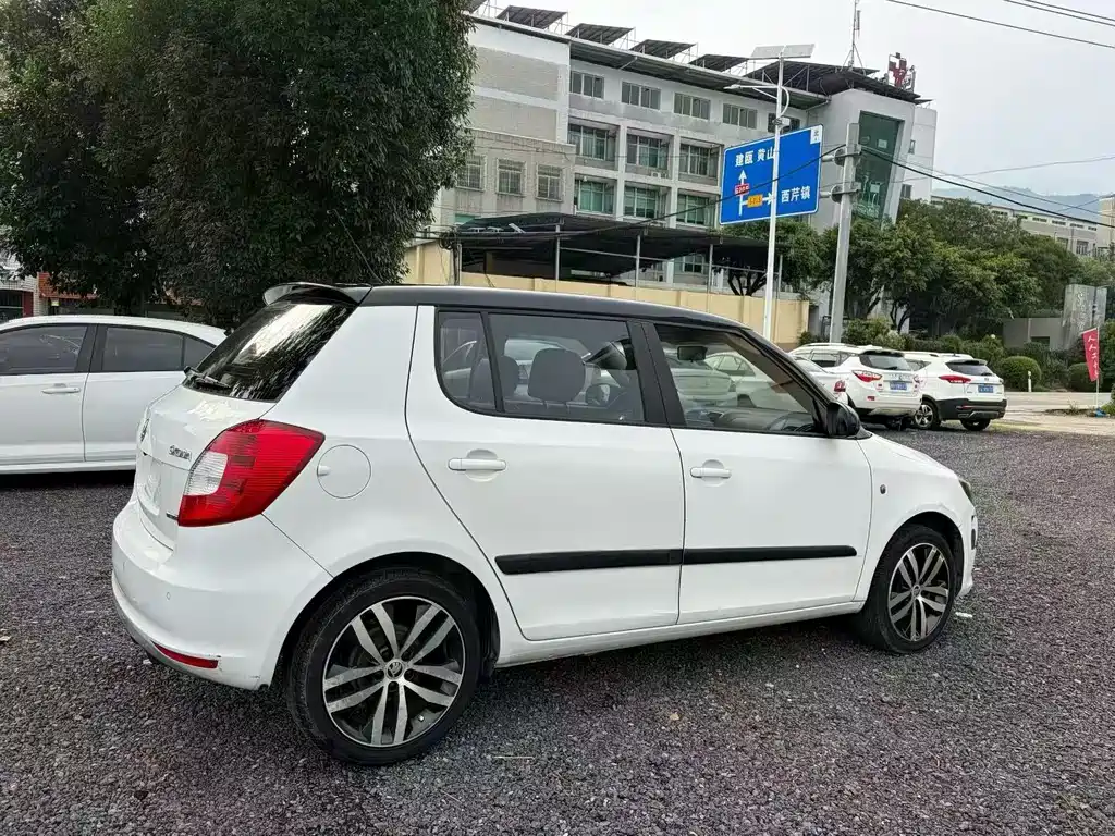 Skoda Fabia — миниатюра 3