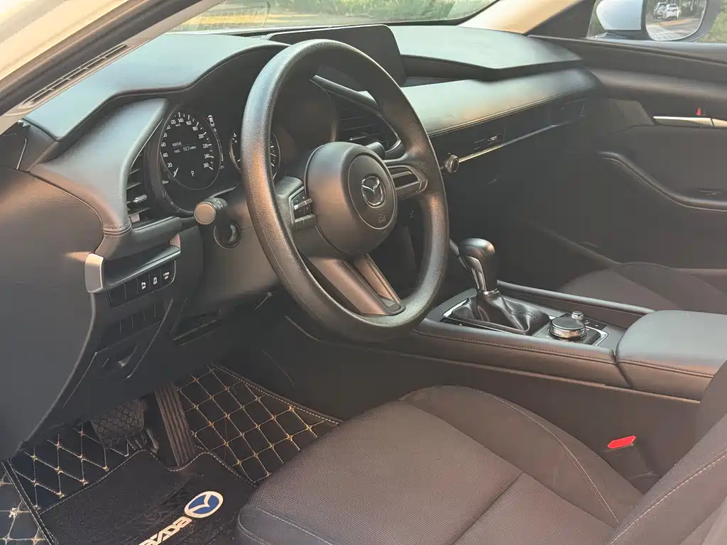 Mazda 3 Axela - фото 3