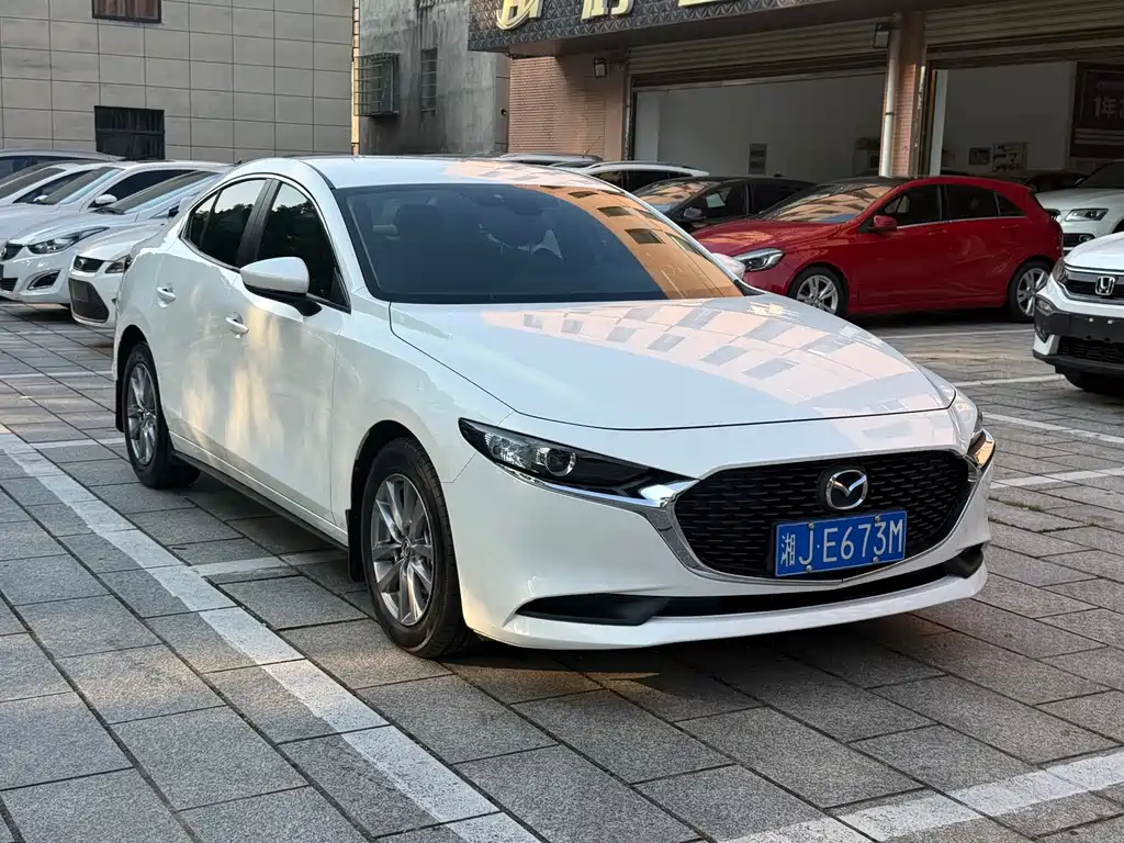 Mazda 3 Axela - фото 2
