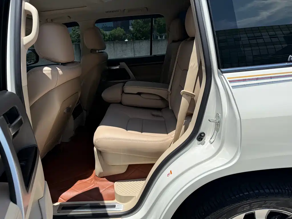 Toyota Land Cruiser 2019 5.7L AT