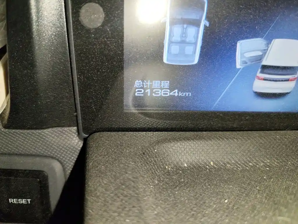 Wuling MINIEV — миниатюра 5