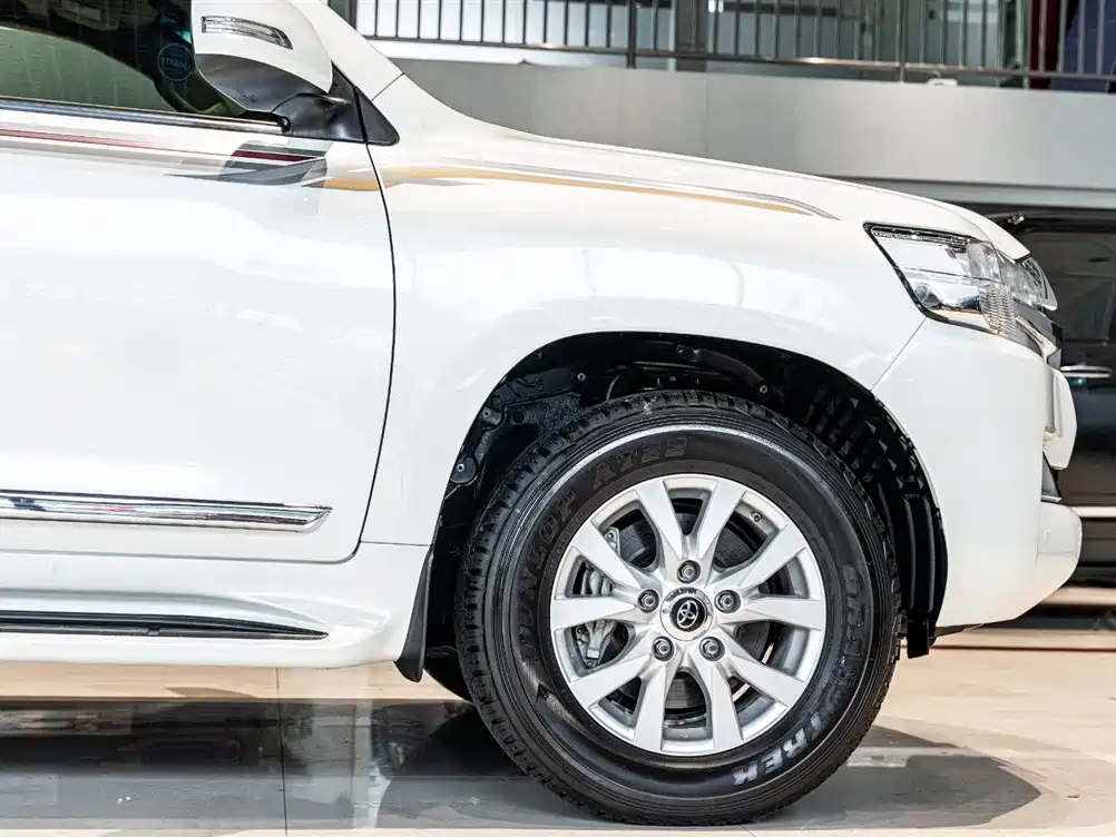 Toyota Land Cruiser 2017 5.7L AT