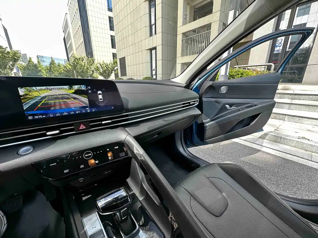 Hyundai Elantra — миниатюра 24