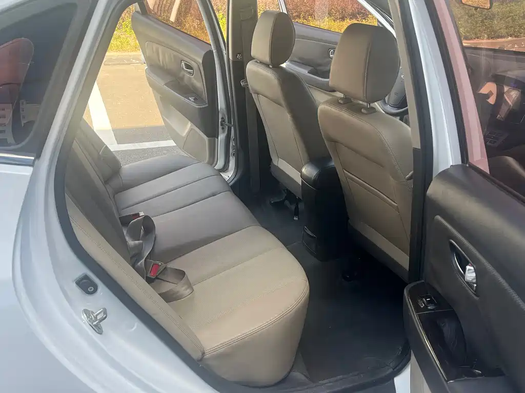 Hyundai Elantra — миниатюра 9