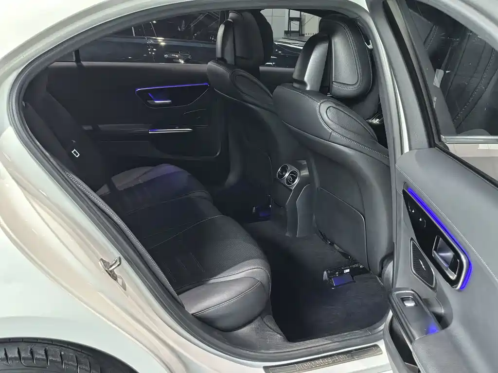 Mercedes-Benz C-Class — миниатюра 5